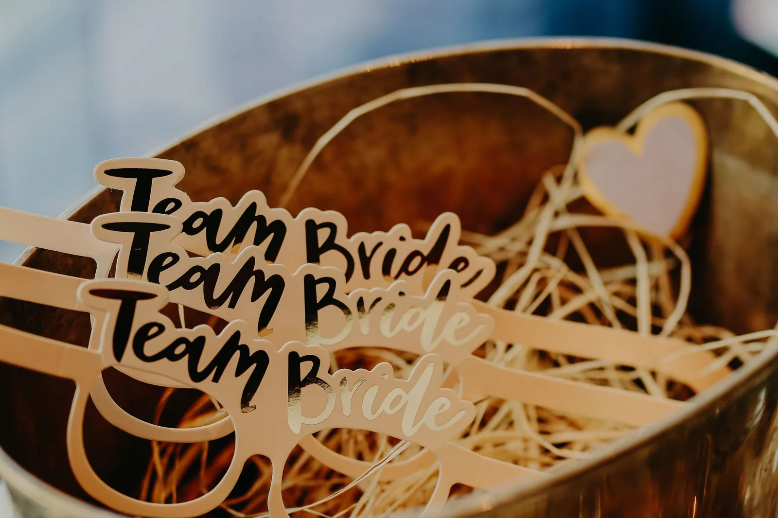 Décorations Team Bride dans un seau pour un enterrement de vie de jeune fille